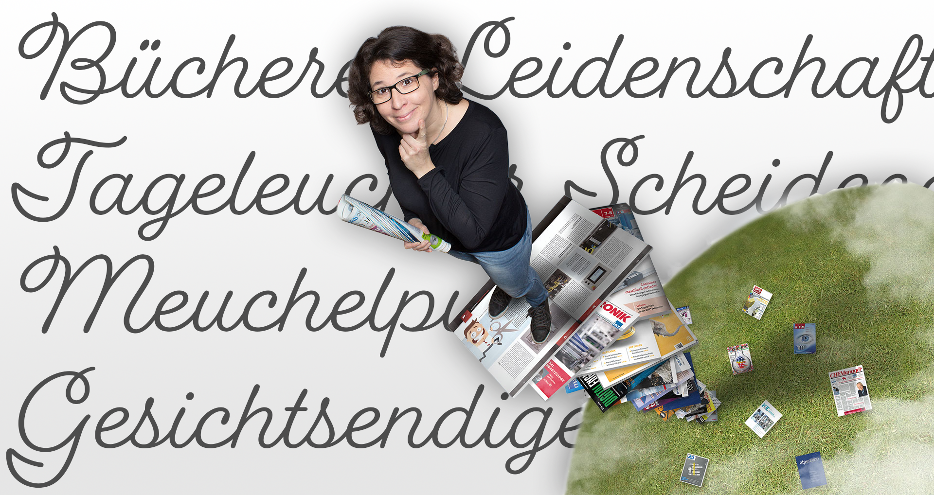 Nora steht auf einem Stapel Zeitschriften im Hintergrund erkennt man neu erfundene Wörter