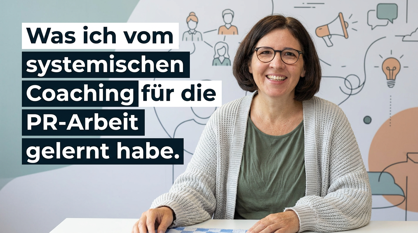 Nora sitzt vor einem abstrakten Hintergrund. Daneben steht der Text Was ich vom systemischen Coaching für die PR-Arbeit gelernt habe.